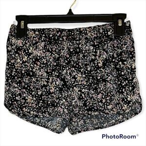 Decree Women’s Black Floral Print Shorts Size Small